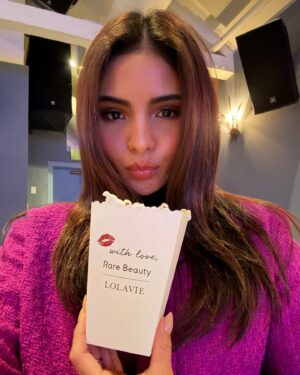 Lovi Poe Instagram - Had the best time at the Lolavie x Rare Beauty Galentines with @jenniferaniston and @selenagomez—proving that friends who stay together, slay together! ♥️ @lolavie @rarebeauty

𝐂𝐚𝐧’𝐭 𝐤𝐞𝐞𝐩 𝐦𝐲 𝐡𝐚𝐧𝐝𝐬 𝐭𝐨 𝐦𝐲𝐬𝐞𝐥𝐟… I’m obsessed with the merch and products…they’re so good (and coincidentally, my fave Selena song too! 🤭) Selena’s message with Jen was pure magic—heartfelt, real, and full of love. 

Capped it all off with Clueless for movie night. February’s already winning! ✨