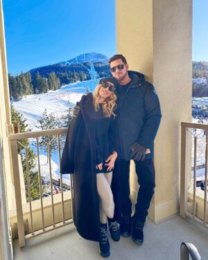 Luisana Lopilato Instagram - Spent the day with my beautiful wife, in one of the most beautiful places on earth, Whistler BC. We love this place and to think it’s just 90 minutes from home is unreal. 

Pasé el día con mi hermosa esposa en uno de los lugares más hermosos del mundo, Whistler BC. Nos encanta este lugar y pensar que está a solo 90 minutos de casa es increíble