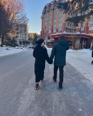 Luisana Lopilato Instagram - Spent the day with my beautiful wife, in one of the most beautiful places on earth, Whistler BC. We love this place and to think it’s just 90 minutes from home is unreal. 

Pasé el día con mi hermosa esposa en uno de los lugares más hermosos del mundo, Whistler BC. Nos encanta este lugar y pensar que está a solo 90 minutos de casa es increíble