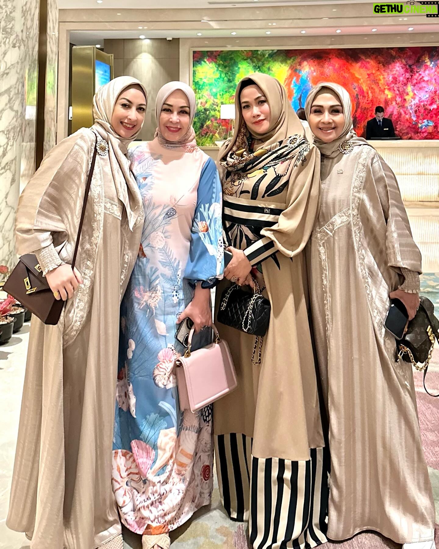 Lulu Zakaria - 222 Likes - Di acara @ifa.indonesiafashionaesthetic semalam bersama Kesayanganku 🪸🪸
@hapsarianissa29
@lucky_resha
@luluzakaria70