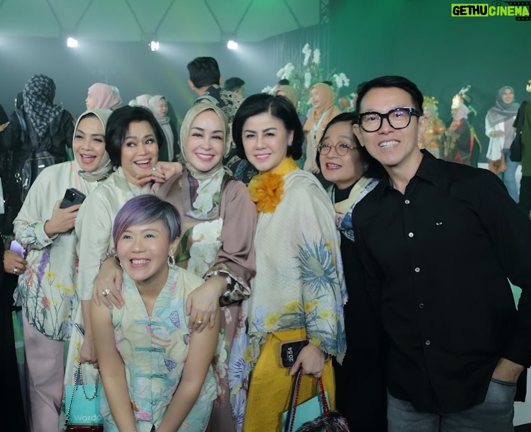 Lulu Zakaria - 199 Likes - Bersama mereka selalu seru & kocak 😄😄😄
@rieta_amilia
@mamitoko
@claprothbonnylouise
@gina.rachman
@hanny_vicenza
@luluzakaria70
@eddriantjhia
@f.agustina2508
@susi.s.meliala
@albasithasalsabila
@idalemanofficialnew