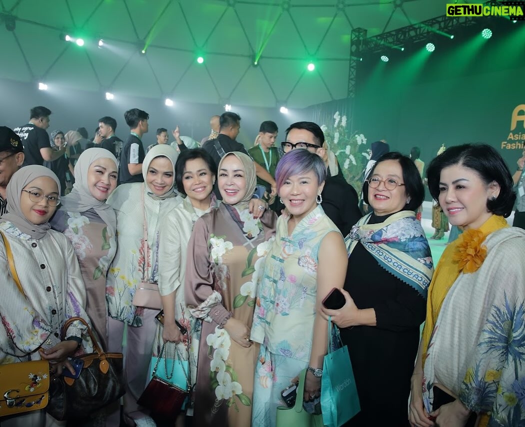 Lulu Zakaria - 199 Likes - Bersama mereka selalu seru & kocak 😄😄😄
@rieta_amilia
@mamitoko
@claprothbonnylouise
@gina.rachman
@hanny_vicenza
@luluzakaria70
@eddriantjhia
@f.agustina2508
@susi.s.meliala
@albasithasalsabila
@idalemanofficialnew