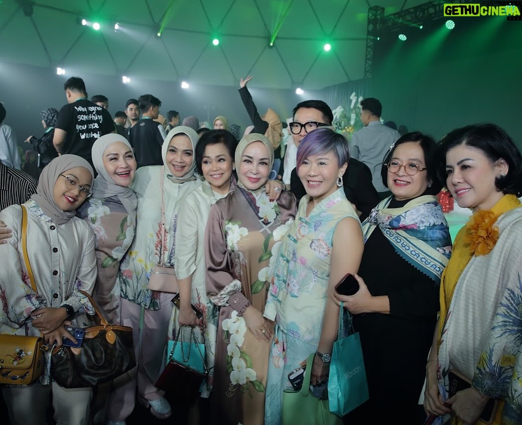 Lulu Zakaria - 199 Likes - Bersama mereka selalu seru & kocak 😄😄😄
@rieta_amilia
@mamitoko
@claprothbonnylouise
@gina.rachman
@hanny_vicenza
@luluzakaria70
@eddriantjhia
@f.agustina2508
@susi.s.meliala
@albasithasalsabila
@idalemanofficialnew