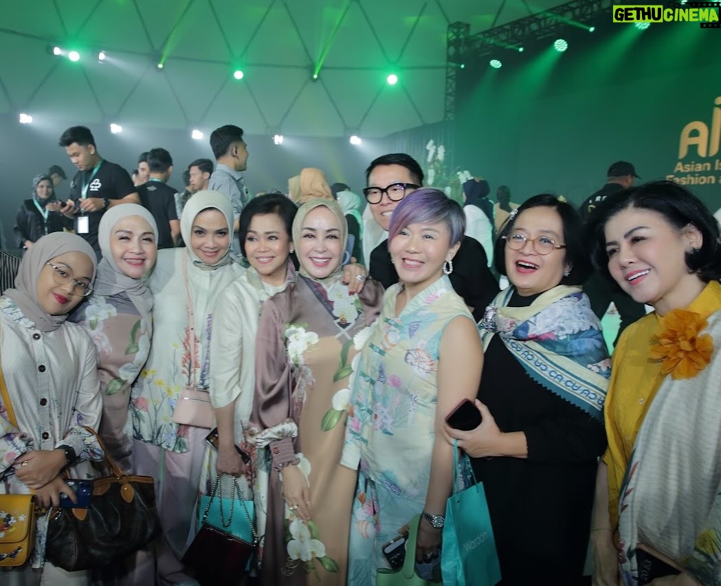 Lulu Zakaria - 199 Likes - Bersama mereka selalu seru & kocak 😄😄😄
@rieta_amilia
@mamitoko
@claprothbonnylouise
@gina.rachman
@hanny_vicenza
@luluzakaria70
@eddriantjhia
@f.agustina2508
@susi.s.meliala
@albasithasalsabila
@idalemanofficialnew