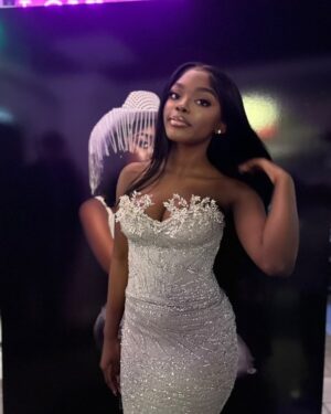 Lyric Hurd Instagram - My Sweet 16 was a dream! Huge thanks to everyone who came out! #lyricsrenaissancesweet16

Dress: @rm67_ 
Hair: @envistudiosxsalondcv 
MUA: @konceptsbykinze