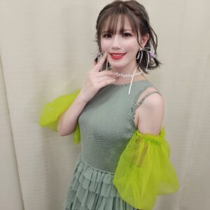 Machico Instagram - C
『劇場版プロジェクトセカイ　壊れたセカイと歌えないミク』公開中です🎵
クリエイターさんたちの様々な想いが詰まった作品
上映アナウンスやアフターライブもあるのでスケジュールを確認して劇場で楽しんでください📽️
:
寧々カラーの緑に寧々ヘアくるりんぱ🤗
👗つばちゃんさん @tsubasashimoda
🎀水谷さん @mizusaya38
:
#Machico #草薙寧々 #プロセカ #ワンダショ
#劇場版プロセカ
#衣装 #衣装記録 #ヘアメイク
