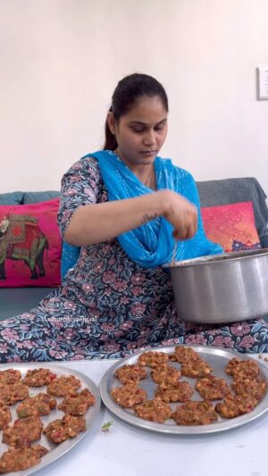 Madhu Reddy Instagram - 🤰Cravings ఆంధ్ర రేగివడియాలు🫣 

#instagram #insta #feed #viral #reach #pregnant #pregnancy #pregnancylife #pregnancystyle #food #happy #madhureddy #madhureddy_official #feed #andhra #andhrafood #viralreels #voiceover #viralvideo #viralposts #viralvídeos #trending #trendingnow #trendingsongs #life #lifestyle #happyness #cravings #feels #reelitfeelit❤️❤️ #feel