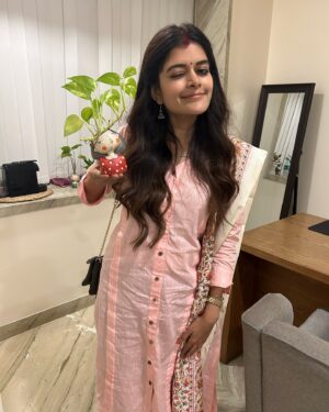 Madhumita Sarcar Instagram - কাজই পুজো, পুজোই কাজ❤️🔱🧿