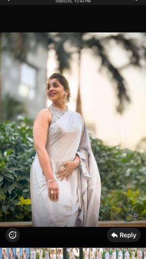 Madhurani Gokhale Instagram - A day in Style and Smile 
Star Pravah Parivar Awards 
@star_pravah 

Styling @srujana_by_ruttuja 
Jewellery @snehabrooch 
Captured by @classycaptures_ 

Managed by @soulfulanaya