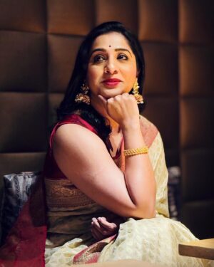 Madhurani Gokhale Instagram - Elegance is Quiet.

Captured by @classycaptures_
Zumkas by @aaryadagina