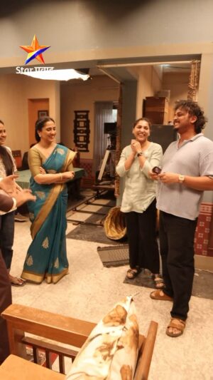 Madhurani Gokhale Instagram - स्टार प्रवाह आणि नीलने 
श्रियाला दिलं खास सरप्राईज...
नक्की पहा हे धमाल पण भावुक क्षण...

प्रवाह दुपार, ‘आई कुठे काय करते !’
सोम-शनि दु. 2:30 वा. Star प्रवाहवर...
#AaiKutheKayKarte #StarPravah #PravahDupar