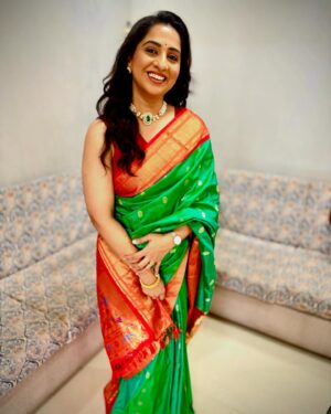 Madhurani Gokhale Instagram - Makeup: @mua_prakash 
Hair : @meghahairstylist_1988 

Saree : @saanjha_sarees