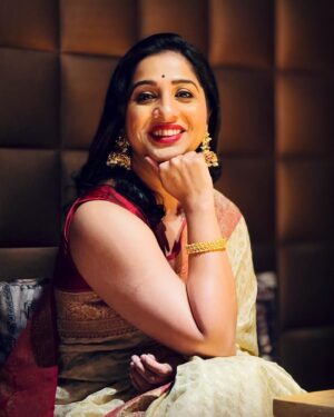 Madhurani Gokhale Instagram - Elegance is Quiet.

Captured by @classycaptures_
Zumkas by @aaryadagina