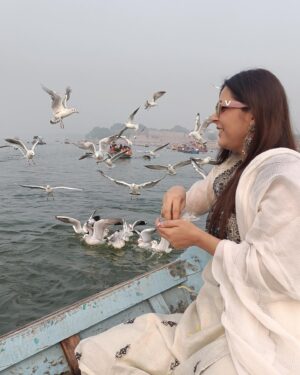 Madhurima Tuli Instagram - Feel so blessed I could be at Sangam in Prayagraj just before the #mahakumbh started. It was purely magic to see 3 rivers collide.. Couldn’t take the holy dip but #grateful I could visit ❤️🙏🏼