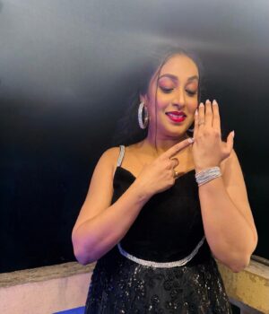 Madhusree Sharma Instagram - Double Celebration: Yeh un dinon ki baat hai fame Madhusree Sharma aka Soni Gets a Surprise Marriage Proposal on Her Birthday by her fiance at Gorai. Who is the mystery man?

#buzzzooka_spotlight #madhusreesharma #celebrity #suprisemarriageproposal #happiness
