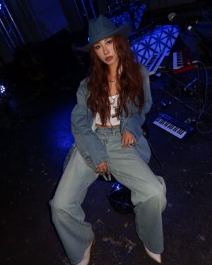 Mae Tan Instagram - In blue and thinking of you 💙👖🏜️🌟
Always fun when old friends and new ones come together. Got the first hand preview of the new @Levis Blue Tab, a collection that focuses on the future of denim, all while focusing on craft, MADE IN JAPAN of course! If you don’t know, I’m a sucker for Japanese brands and craftsmanship! I fell in love all with Levi’s pants over again (still wearing them as we speak)  #FollowTheBlueTab @Levis_Sea 💙