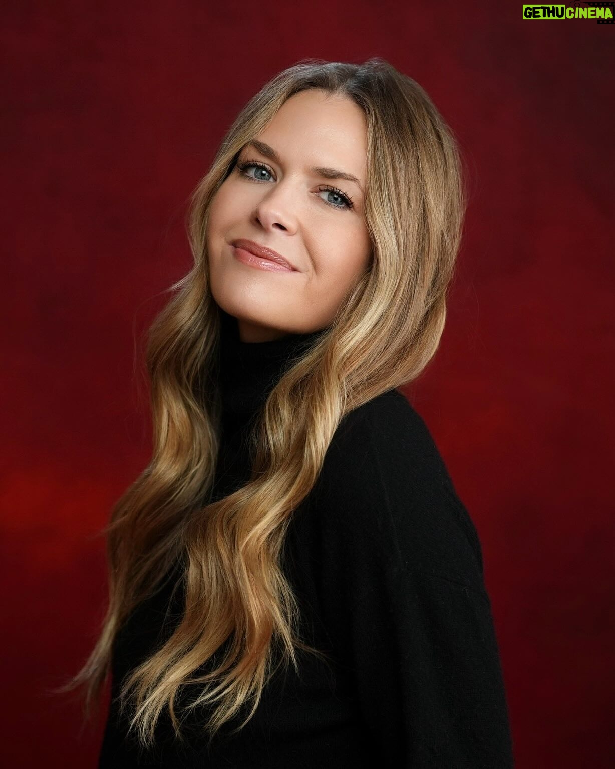 Maggie Lawson - 17.1K Likes - Thank you so much @people, @presleyannphoto for this very fun shoot and @thats4ent for an amazing and festive time at Christmas Con! And shoutout to @breannenyc for the mini *Psych* reunion on stage—it was such a magical time! ✨