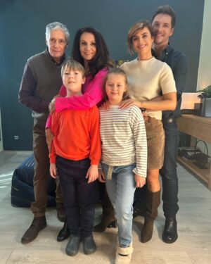 Małgorzata Pieczyńska Instagram - Ale tęskniłam za tą rodzinką❣️🎥

#mjakmiłość #emka #serialowarodzinka #naplanie #onset🎥🎬