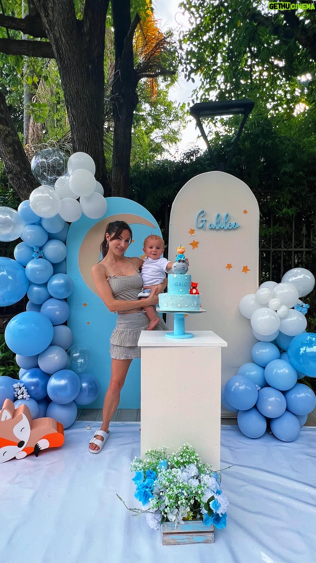 Magui Bravi - 32.9K Likes - Feliz primer año! Te amo bebito! 🥹 nada me hace mas feliz que verte sonreír .
🩵
Todo lo pensé con mucho amor , elegí tematica “El Principito”porque me hace acordar a Galo siempre y Roma (nuestra perrita)
🩵
GRACIAS por acompañarnos en este día tan especial :
@danellaeventos -catering
@chulass_decoo -toda la decoración
@inflablessmile -plaza nordica
@cakeland.ba -torta
@ofelita.babyfood -Panqueques de mickey aptos para bebitos
@lluvia.d.ideas -souvenirs
@cumple_feliz_ok -piñata