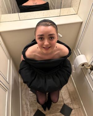 Maisie Williams Instagram - thirst trapping the end of the world x
@britishvogue @britishgq
@chiomannadi @adambaidawi