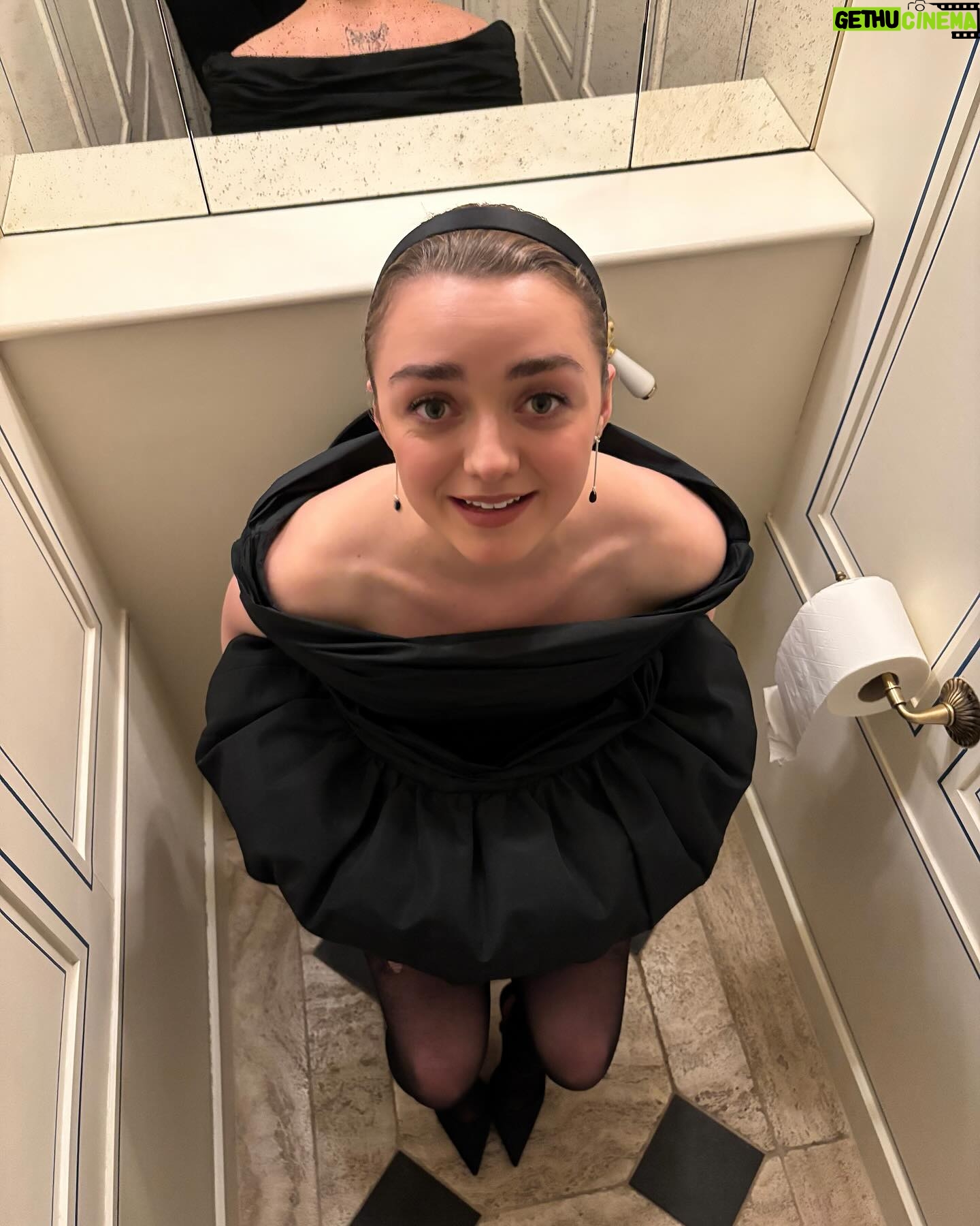 Maisie Williams - 323.4K Likes - thirst trapping the end of the world x 

@britishvogue @britishgq

@chiomannadi @adambaidawi
