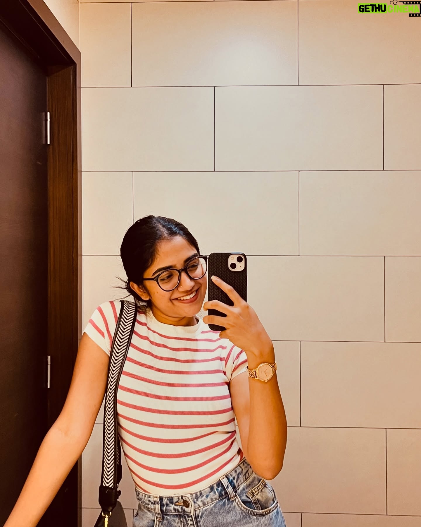 Malavika Manoj - 274.8K Likes - ❤️