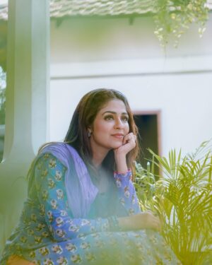 Malavika Wales Instagram - it’s in the eyes.
always the eyes…

Captured by @alansabu_photography 📸

@jojerry_designer_boutique