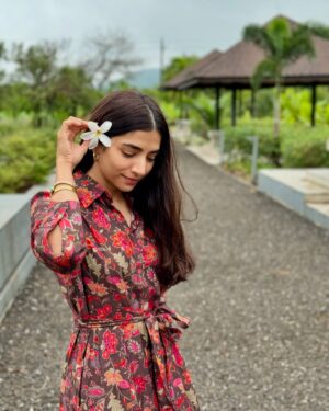 Malhaar Rathod Instagram - Who called it ‘self discovery’ and not “jise dhoonda zamane mein , muj hi mein tha” 🌻