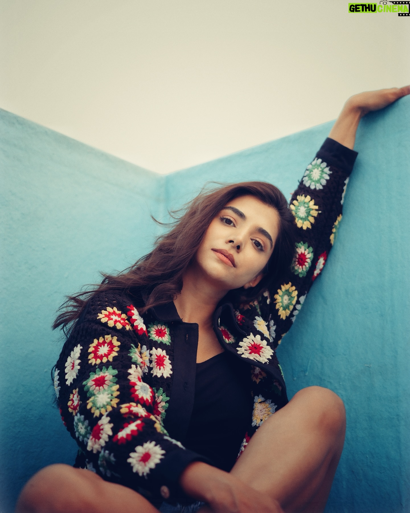 Malhaar Rathod - 7.7K Likes - Just me, my self and I 🫰🏻
.
.
In A Frame - @malhaar_rathod
Makeup - @makeupbyvandanasirwani
Shot by - @kaustubh_dop13 @frames_by_shubbam
#malhaarrathod #shoot #shootdiaries #shubbammmulayphotography #art #artist #sonyalpha #sonyphotography #shotonsony #goldenhour #light #portrait #portraitphotography #malhaar #frames #trend