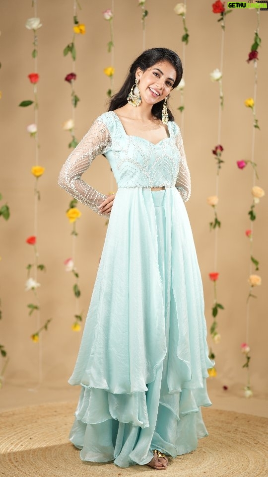 Malina - 50.9K Likes - Comment blue will share details in dm
🩵 Unveiling the Manisha Collection 🩵
Dress Code: DD666
Fabric: Luxurious heavy sequence with intricate stone-worked yoke
Step into a world of glamour with our exclusive Manisha Collection! Designed to radiate elegance and sophistication, this breathtaking outfit is perfect for receptions, cocktail parties, and grand evening celebrations. The dazzling sequence work combined with the delicate stone detailing ensures you steal the spotlight wherever you go.
💎 Why Choose the Manisha Collection?
- A stunning blend of craftsmanship and contemporary style.
- Lightweight yet luxurious, offering comfort and charm in every step.
- Versatile for any formal or semi-formal event.
Style Tip:
Complete your look with statement earrings, a sleek clutch, and shimmery heels. Opt for soft curls or a neat bun to accentuate the neckline and yoke design.
Model wearing size XS. Any size possible!
Feeding can be customised!
Worldwide shipping available
Shipping takes 10-15 working days!
Shop on website: deepoodesigners.in
Order Now: DM us to add this masterpiece to your wardrobe. Hurry, limited stock available!