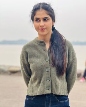 Manpreet Dolly Instagram - Prompting my LIFE🤩
.
.
#dress #greendress #gogreen #greenies #greenery