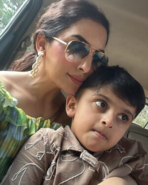 Mansi Sharma Instagram - Tiny hands, little feet, and a whole lot of love. @hredaanyuvraajhans69 @mizrabyuvraajhans ♥️♥️🧿🧿 #Mommyof2 #Love #Happiness #Insta #InstaTrending #ThankYouRabbJiForEverything 🙏