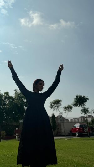 Mansi Sharma Instagram - Muthi Mai Kya Hai @yuvrajhansofficial 😂😂😂😂 Power Of Make-up 😂😂 #Reel #FunnyVideo #Blessed #Insta #InstaTrending #ThankYouRabbJiForEverything 🙏🙏

Beautiful Suit : @the_fashionist_boutique ( Not Collaboration)