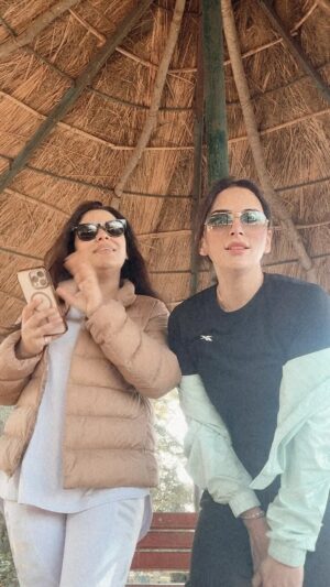 Mansi Sharma Instagram - When NonActor Is Convinced To Act 😂😂 @meera_bachan ❤️🥰 #SukhnaLake #Fun #FriendShip #Insta #InstaTrending #ThankYouRabbJiForEverything 🙏🙏
