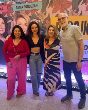 Maria Pinna Instagram - Viva os verdadeiros artistas deste país, que dedicam suas vidas a arte. O teatro resiste porque vocês existem. E nós, como público, precisamos resistir juntos. Afina, o que seria da vida sem a arte?
@radojkaacomedia 🎭🫡✊🏼