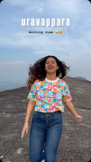 Maria Vincent Instagram - രാവിലെ കുറച്ച് മഞ്ഞു കാണാൻ പോയാലോ നമ്മുക്ക് ?? 😍😍