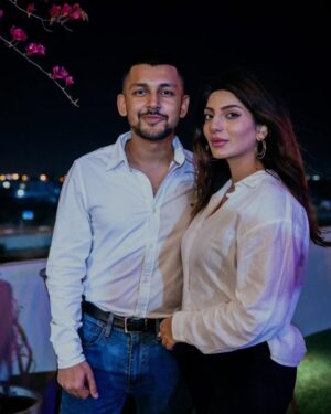 Mariam Ansari Instagram - RealFlex Soft Launch 🚀 

I don’t know why but I always ponder upon old pictures and wonder why I never posted them before , somehow I always like them better after a while 😂🤦‍♀️