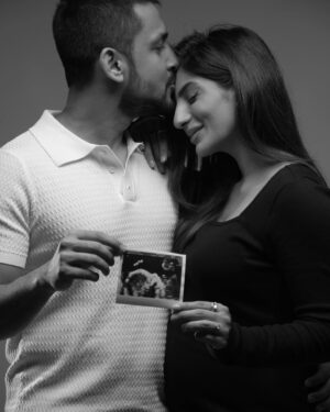 Mariam Ansari Instagram - Welcoming our little bundle of joy Amaya Khan 👼 
Thank you for making our life complete 🤍
04/07/2023

بَارَكَ اللَّهُ لَكَ فِي الْمَوْهُوبِ لَكَ، وَشَكَرْتَ الْوَاهِبَ، وَبَلَغَ أَشُدَّهُ، وَرُزِقْتَ بِرَّهُ

📸 @daniyalnaqvie