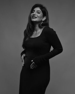 Mariam Ansari Instagram - Owais ke saath bohot pictures laga lein ab solos Ki baari 🙈🙊

📸 @daniyalnaqvie