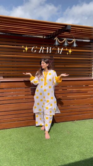 Mariam Ansari Instagram - Another series of getting ready with me for one of the last Iftar I’ll probably attend before Ramzan ends! Can’t believe Ramzan is almost over, Time literally flew 🥹
Wearing my most comfy matching separates that is just perfect for an Iftar Party! 🌻

Wearing 👗 @kisao_fficial