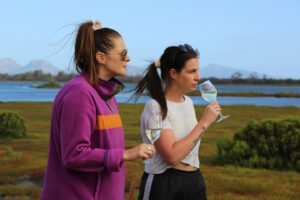 Marie-Lyne Joncas Instagram - Gros trip de chums de femmes! 
Je pensais connaître @evogabo par cœur mais non, je ne savais pas qu’elle allait avoir peur de se faire éventrer par un Kangourou! 
Vivement l’Australie et ses grosses bibittes écœurantes! 
📸 @juliakz1997