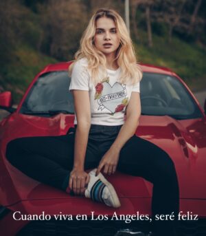 Marina Yers Instagram - He llorado creando este post. 

La verdad es que toda mi adolescencia y parte de mis 20 estuve persiguiendo sueños vacíos, dopamina momentánea, y cosas materiales como si fuese lo más importante. 

Me tuve que dar muy muy buenas hostias en la vida, para darme cuenta de que eso NO estaba NI CERCA de lo que verdaderamente me haría feliz. 

Era un “agujero para conejos”. La fama, el dinero, el estatus, el poder… Todo eso lo es. 

Lo único que me hizo cambiar de verdad, fue Dios. 
Pidiendo mucho a Dios encontré mi lugar en el mundo, un entorno sano, felicidad en las cosas más simples y mucho amor y empatía, allá donde vaya. 

GRACIAS DIOS por liberarme de todas esas cadenas y mostrarme el camino correcto. 

Ahora si soy una persona plena y feliz. De corazón. 

#diosesamor #felicidadtotal #serfeliz #felicidadplena #diosteama #diostehabla #desarrollopersonal #vivirmejor
