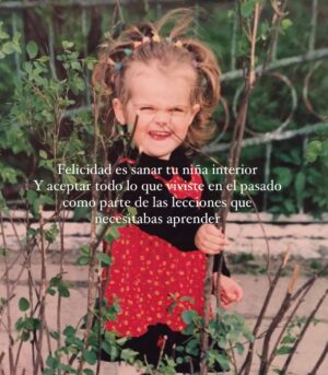 Marina Yers Instagram - He llorado creando este post. 

La verdad es que toda mi adolescencia y parte de mis 20 estuve persiguiendo sueños vacíos, dopamina momentánea, y cosas materiales como si fuese lo más importante. 

Me tuve que dar muy muy buenas hostias en la vida, para darme cuenta de que eso NO estaba NI CERCA de lo que verdaderamente me haría feliz. 

Era un “agujero para conejos”. La fama, el dinero, el estatus, el poder… Todo eso lo es. 

Lo único que me hizo cambiar de verdad, fue Dios. 
Pidiendo mucho a Dios encontré mi lugar en el mundo, un entorno sano, felicidad en las cosas más simples y mucho amor y empatía, allá donde vaya. 

GRACIAS DIOS por liberarme de todas esas cadenas y mostrarme el camino correcto. 

Ahora si soy una persona plena y feliz. De corazón. 

#diosesamor #felicidadtotal #serfeliz #felicidadplena #diosteama #diostehabla #desarrollopersonal #vivirmejor