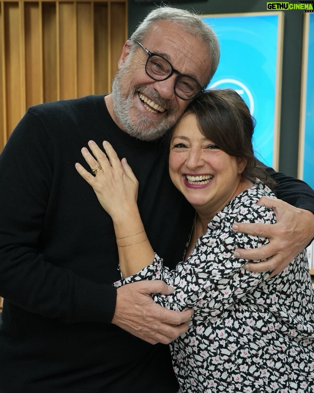 Marisa Passera - 7.6K Likes - Amarlo un po’…dal 1984 ❤️ che fortuna averlo abbracciato forte, che fortuna avere pronto un amico fotografo @matteo_curti , che fortuna avere un capo che ride e dice vai @linus_dj , che fortuna che la radio è la mia casa e posso entrare in tutte le stanze e in tutti programmi e se mi gira tornare piccola all’occorrenza dell’amor ❤️ grazie per la comprensione a Claudio Amendola