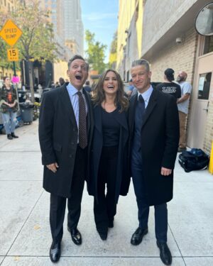 Mariska Hargitay Instagram - Bring it in, squad. ❤️ Don’t miss an all-new #LawAndOrder Thursday TONIGHT 8/7c on @nbc and streaming on @peacock!