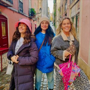 Marta Gil Instagram - Muita cor num dia de chuva!!!💕
Last video: Who did it better?😂