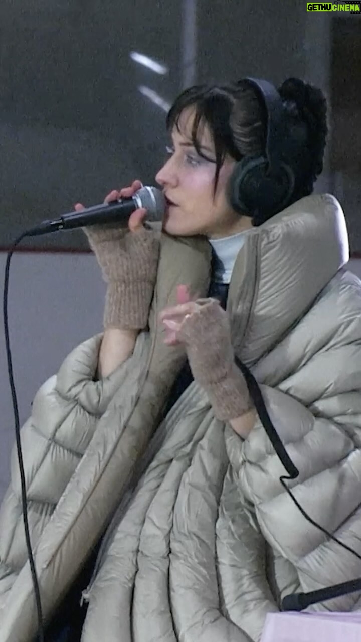 Marylou Mayniel - 20.6K Likes - @oklou_ braves the cold, performing three tracks from her debut album āchoke enoughā, with some help from her skating assistants āøļø
Watch the full three-track performance via link in bio š²
Directed by @irisluzzzz
DOP: @benjoleggett
Producer: @kittywordsworth
Executive Producer:@chantal_adams
Production Designer: @flo__webb
HMUA: @kevyncharo
Stylist: @pdemones
Movement Director: @kxn.nak
Gaffer: @gonlopess
Technical Runner, Camera Operator: @dante.chvlry
BTS: @_rachelo
Art/Production Assistant: @feli.cl_
Sound Engineer: @jonnybreakwell
Editor: @omarserge1
Colour Grade: @thierryphungcolourist
Graphics: @matthewtremaine.xyz