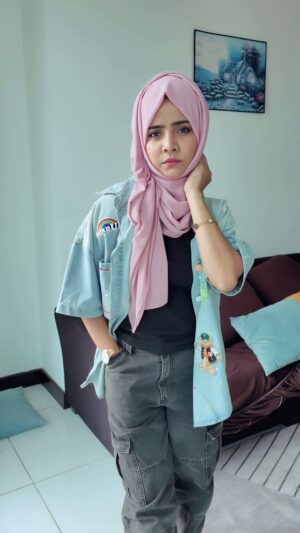 Mashura Basheer Instagram - “Layered in confidence and a little bit of denim.” 🩵 🦢