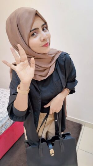 Mashura Basheer Instagram - Dressing up to match the vibe.🥳