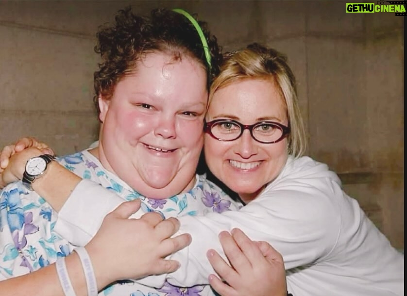 Maureen McCormick - 6.5K Likes - Rest In Peace Sweet Kendra. Thank you for the gift of your light, joy and friendship. Love you💜 🙏👼🏻
Hugs to you @davidquilleon and family and friends of Kendra.